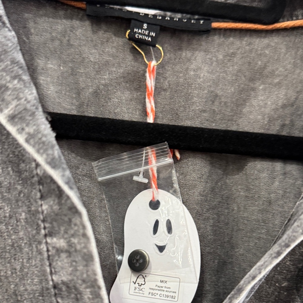 NWT Jane + Delancey Gray Skull Button-Up Shirt - Picture 3 of 10